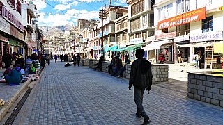 Fu&szlig;g&auml;ngerzone in Leh - Ladakh: Land-und-Leute