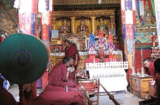 2006 - Puja im Rongbuk Kloster - Zentral-Tibet: Land und Leute