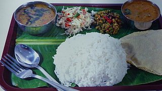 Essen im Titu's Banana Leaf Restaurant - Zentral-Myanmar: Essen & Schlafen