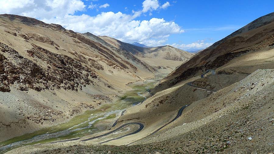 Hinunter ins Tal - Ladakh: Landschaft