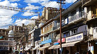 Fu&szlig;g&auml;ngerzone und Gesch&auml;ftsstra&szlig;e - Ladakh: Land-und-Leute