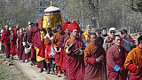 Prozession zum Klosterfest in Ura - Zentral-Bhutan: Land und Leute