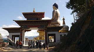 Eingangstor und Dordenma Buddha - Thimphu-Punakha: Sehensw&uuml;rdigkeiten
