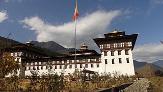 Thimphu Dzong von au&szlig;en - Thimphu-Punakha: Sehensw&uuml;rdigkeiten