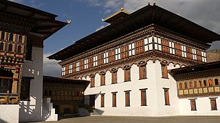 Innenhof im Thimphu Dzong - Thimphu-Punakha: Sehensw&uuml;rdigkeiten