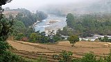 Blick auf das Punakha-Tal und den Mutter-Fluss, Mho Chhu - Thimphu-Punakha: Landschaft
