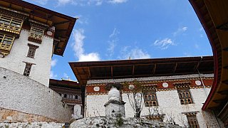 Das Kloster innerhalb des Gasa Dzong - Thimphu-Punakha: Sehensw&uuml;rdigkeiten