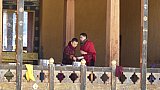 M&ouml;nche in der Klosterk&uuml;che im Gangtey Kloster - Zentral-Bhutan: Land und Leute