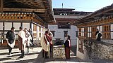 Innenhof des Jakar Dzong - Zentral-Bhutan: Sehensw&uuml;rdigkeiten