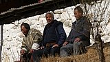 Gem&uuml;tliches Beieinander in der morgentlichen Sonne - Zentral-Bhutan: Land und Leute
