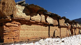 Manimauer &uuml;ber dem Ura-Tal - Zentral-Bhutan: Landschaft