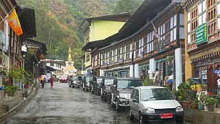 Eine Gasse in der Altstadt - Ost-Bhutan: Sehensw&uuml;rdigkeiten
