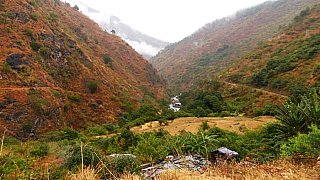 Talaufw&auml;rts entlang des Gemri Chhu Flusses - Ost-Bhutan: Landschaft