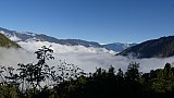 &Uuml;ber den Wolken ... auf der Fahrt von Trashigang nach Samdrup Jongkar - Ost-Bhutan: Landschaft