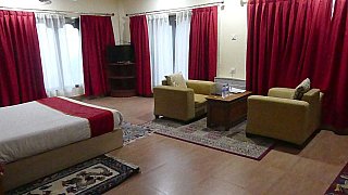 Zimmer im Druk Deothjung Resort - Ost-Bhutan: Essen & Schlafen
