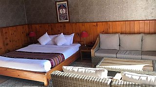 Deluxe-Zimmer im Yangkhill Resort - Zentral-Bhutan: Essen & Schlafen