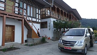 Trogon Villa in Yong Khola - Ost-Bhutan: Essen & Schlafen
