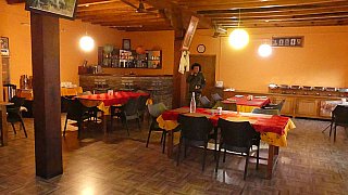 Restaurant in der Trogon Villa in Yong Khola - Ost-Bhutan: Essen & Schlafen