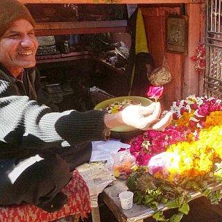 Blumenh&auml;ndler in der Altstadt von Agra - Uttar Pradesh: Land-und-Leute