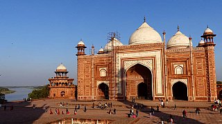 Moschee neben dem Taj Mahal in Agra - Uttar Pradesh: Sehensw&uuml;rdigkeiten