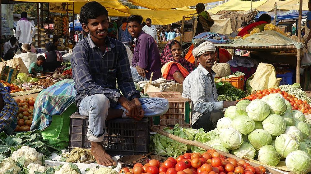 Wochenmarkt Bodla - neugierige Blicke - Chhattisgarh: Land-und-Leute