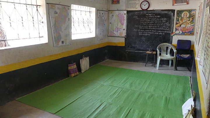 Klassenraum im Baiga-Dorf in Bhoramdeo - Chhattisgarh: Land-und-Leute
