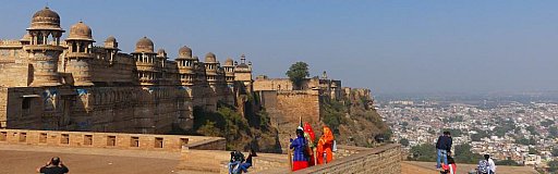 Gwalior Fort hoch &uuml;ber der Stadt - Madhya-Pradesh: Sehensw&uuml;rdigkeiten