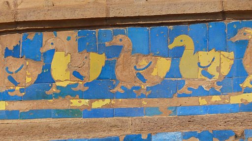 Enten-Fliesen-Relief im Mansing Palast - Madhya-Pradesh: Sehensw&uuml;rdigkeiten