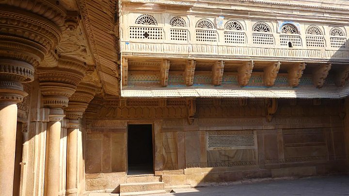 Innenhof im Mansingh Palast im Gwalior Fort - Madhya-Pradesh: Sehensw&uuml;rdigkeiten