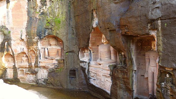 Gruppe von Jain-Skulpturen - Madhya-Pradesh: Sehensw&uuml;rdigkeiten