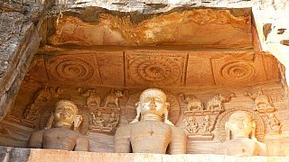 Drei Jain-Skulpturen - Madhya-Pradesh: Sehensw&uuml;rdigkeiten