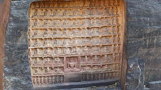 Gruppe kleiner Jain-Skulpturen - Madhya-Pradesh: Sehensw&uuml;rdigkeiten
