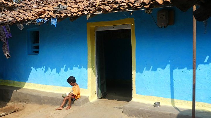 Haus im Gond-Dorf beim Kanha Nationalpark - Madhya-Pradesh: Land und Leute