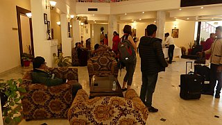 Lobby des Golden Tulip Hotels in Khajuraho - Madhya-Pradesh: Essen & Schlafen