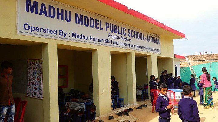 Schule in Jatkara bei Khajuraho - Madhya-Pradesh: Land und Leute