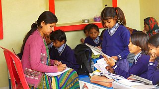 Unterricht in der Schule in Jatkara - Madhya-Pradesh: Land und Leute
