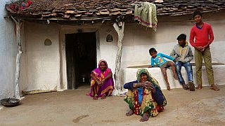 Zwei &auml;ltere Damen in Dorf Jatkara - Madhya-Pradesh: Land und Leute