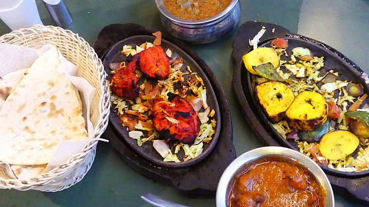 Lecker Essen in Khajuraho - Madhya-Pradesh: Essen & Schlafen