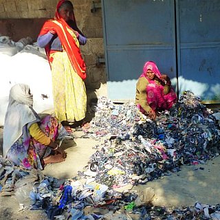 Recycling-Center f&uuml;r Papier in Orcha - Madhya-Pradesh: Land und Leute