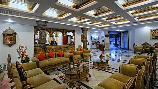 Lobby im Orcha Resort - Madhya-Pradesh: Essen & Schlafen