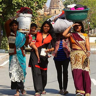 Unterwegs zum Waschplatz - Madhya-Pradesh: Land und Leute