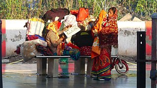 Warten auf den Zug - Indien mit dem Zug
