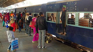 Einfacher lokaler Zug - Indien mit dem Zug