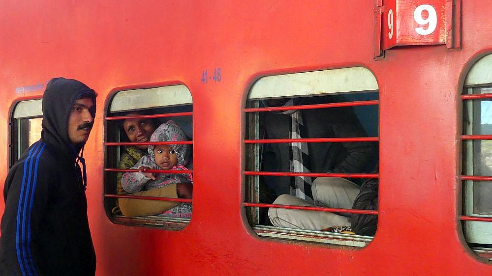 Verabschiedung am Zug - Indien mit dem Zug