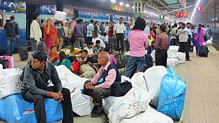 Am Bahnhof von Calcutta 2012 - Indien mit dem Zug