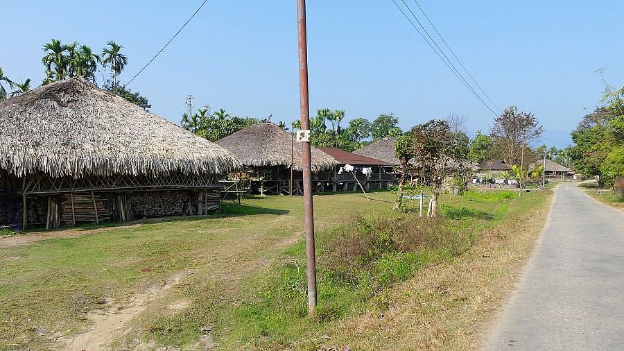 Adi-Dorf des Minyong-Stammes - Indien - Nordosten - Land und Leute