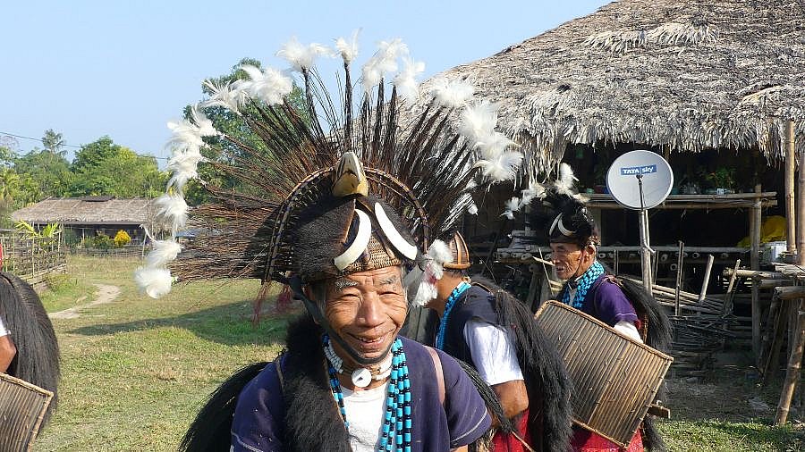Adi Minyong-Mann mit Feder-Kopfschmuck - Indien - Nordosten - Land und Leute