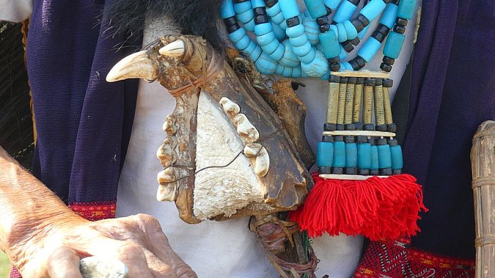 Adi Minyong-Krieger mit Leoparden-Gebiss - Indien - Nordosten - Land und Leute