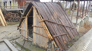 Geisterhaus im Ziro-Tal - Indien - Nordosten - Land und Leute