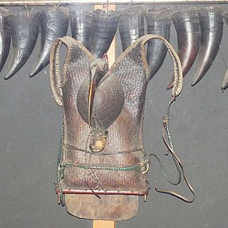 Apatani-Kopfschmuck und Rucksack - Indien - Nordosten - Land und Leute